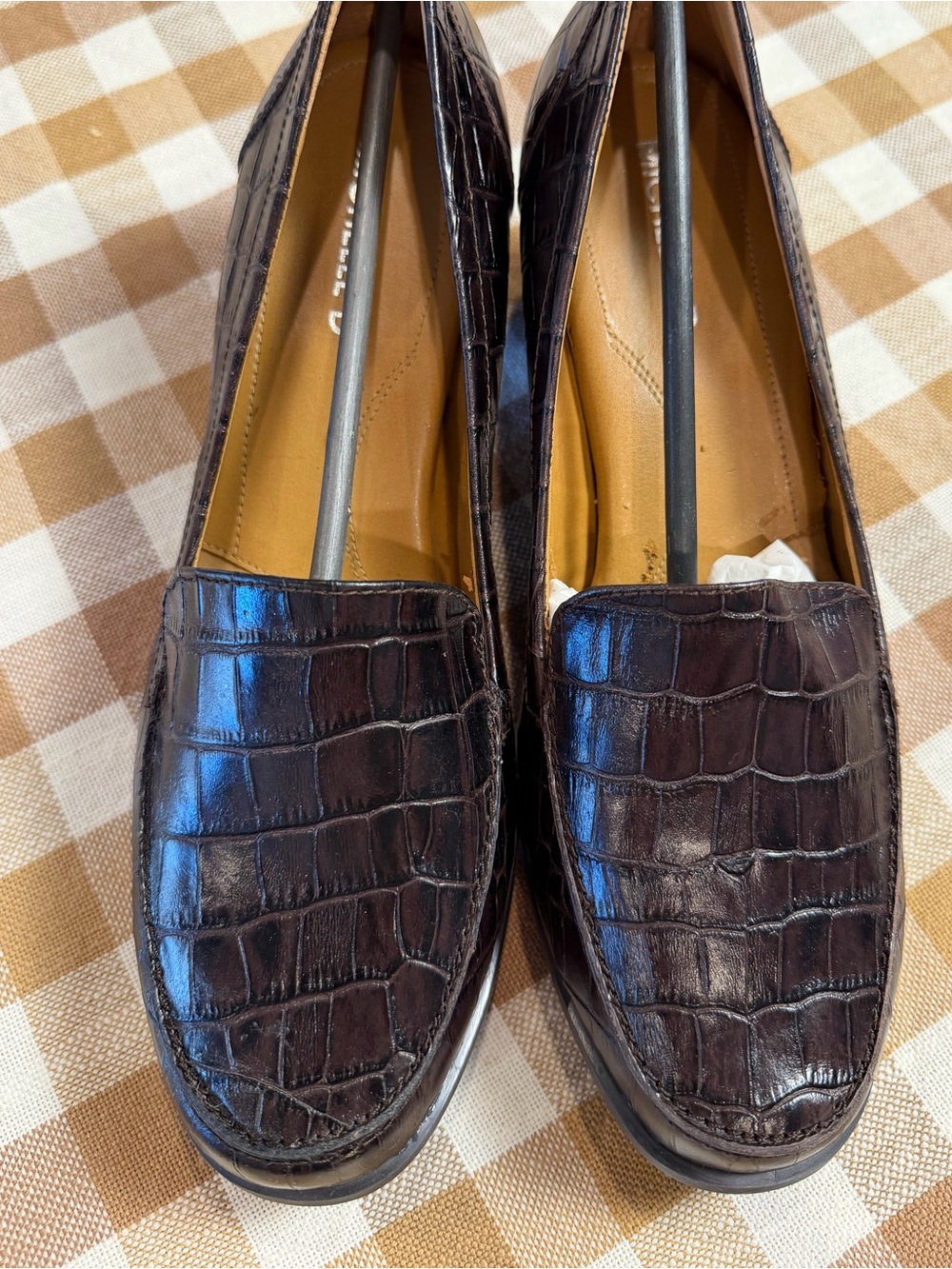 Michelle D Brown Croc Embossed Leather Loafers Heels 8.5M NWOT